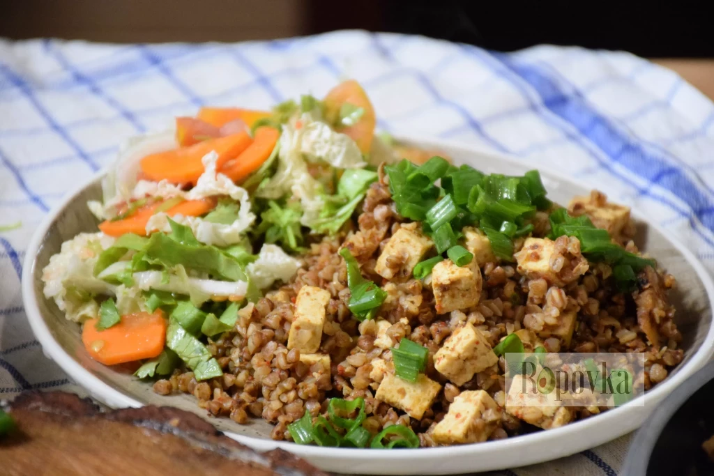 Гречка с тофу и грибами